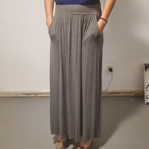 Maxi skirt with pockets - Picture 1 of 4